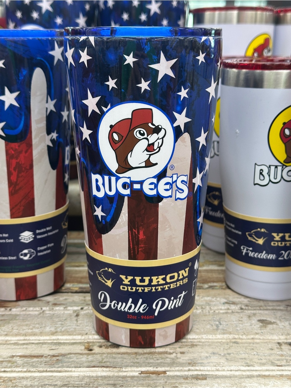 New 2026 32 oz. Buc-ee's Yukon Outfitters Insulated Patriotic Tumbler With Lid
